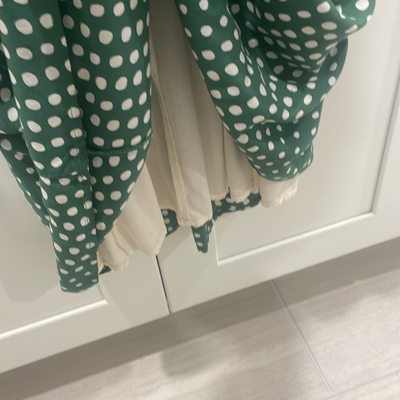 Vintage green polka dot, sleeveless dress, side zipper, size med, pleated skirt - Picture 6 of 7